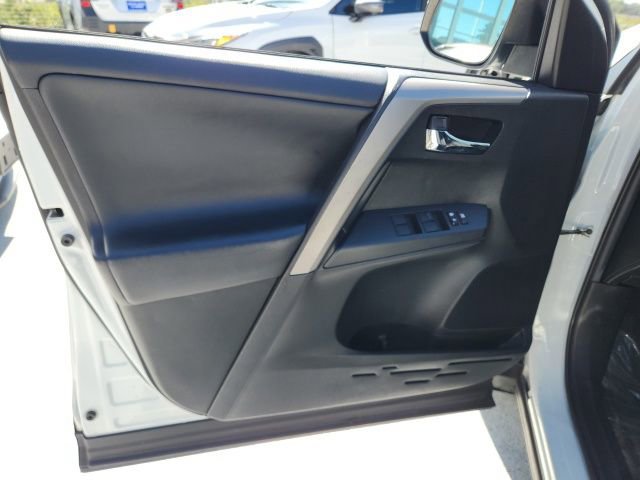 Used 2018 Toyota RAV4 XLE image 26