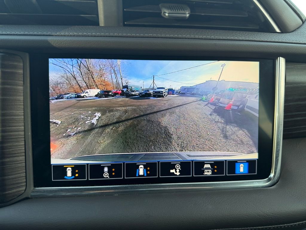 Used 2021 GMC Yukon Denali w/ Denali Premium Package image 18