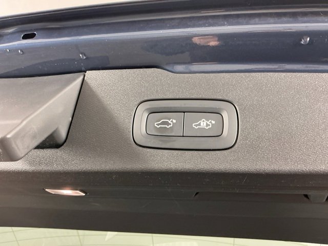 Used 2021 Volvo V60 T5 Cross Country image 29