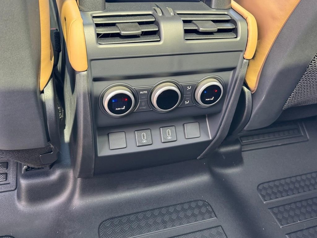 New 2026 Land Rover Defender 110 X-Dynamic SE AWD/4WD image 8