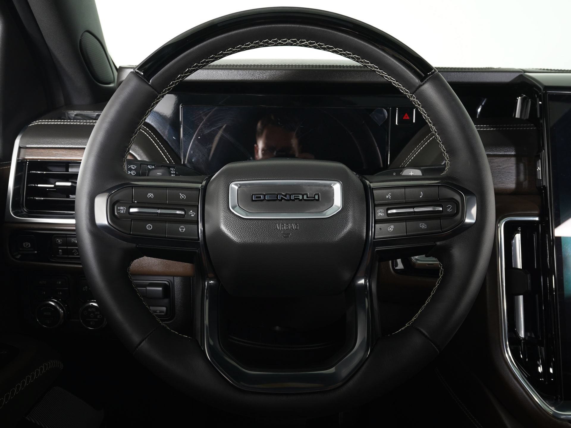 Used 2026 GMC Yukon Denali Ultimate AWD/4WD image 19