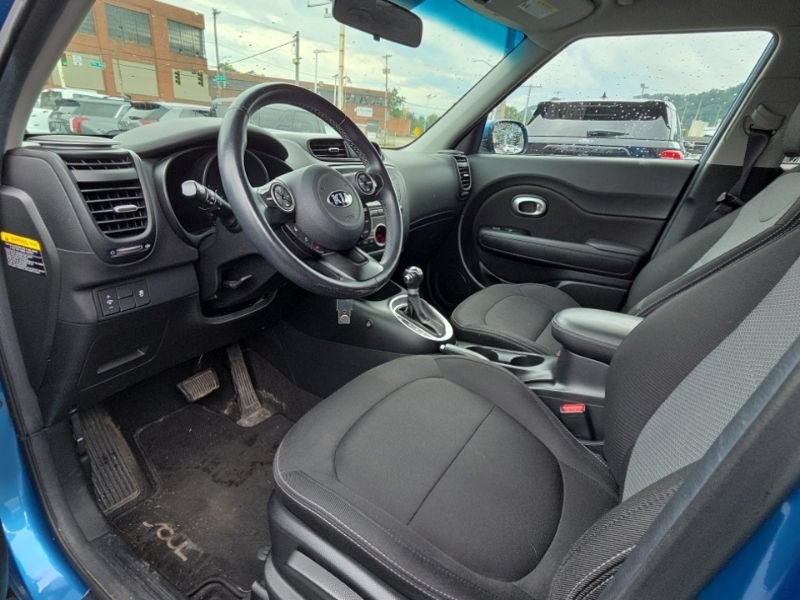 Used 2017 Kia Soul + w/ Designer's Package FWD image 6