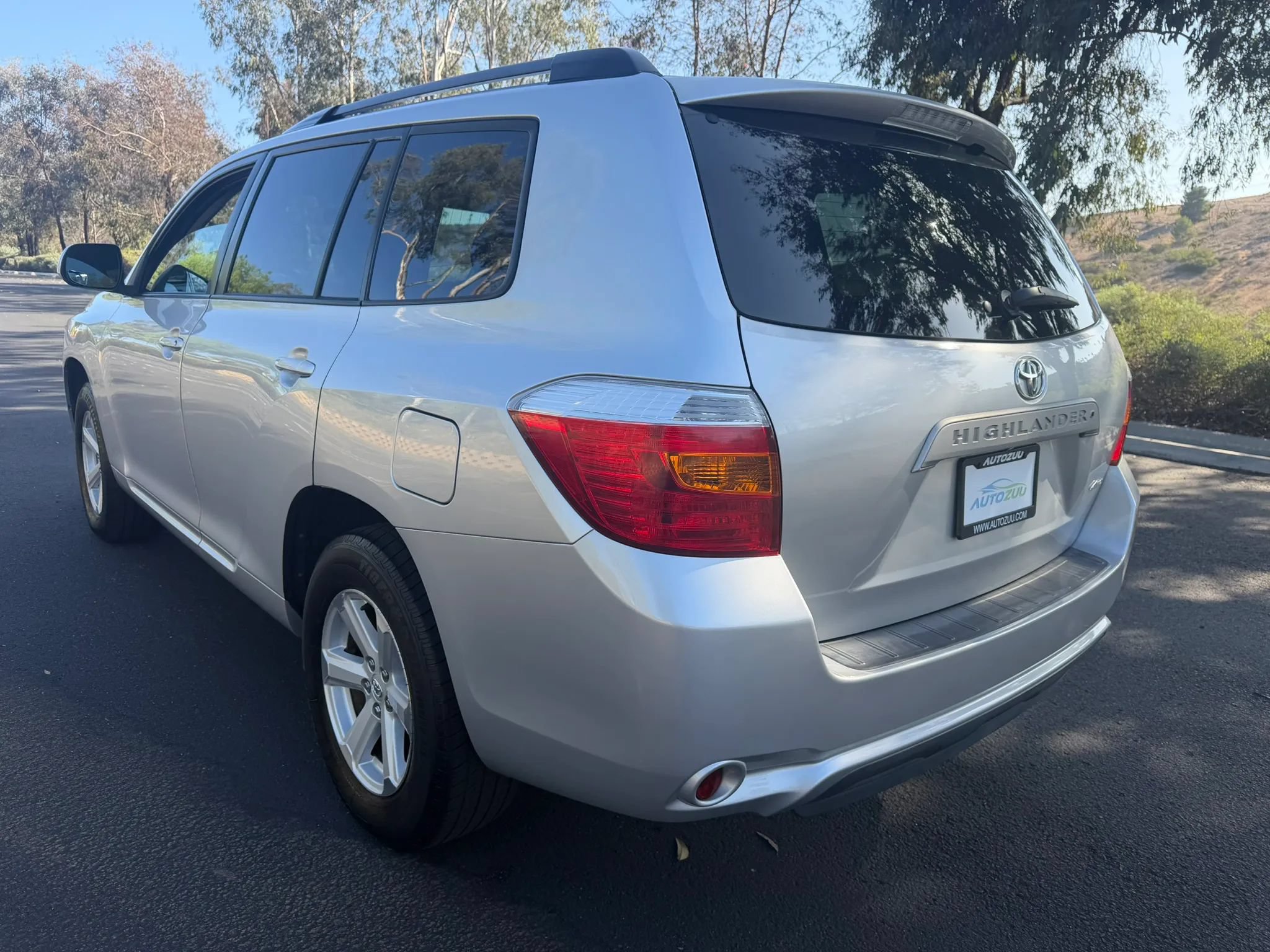 Used 2010 Toyota Highlander SE AWD/4WD image 3