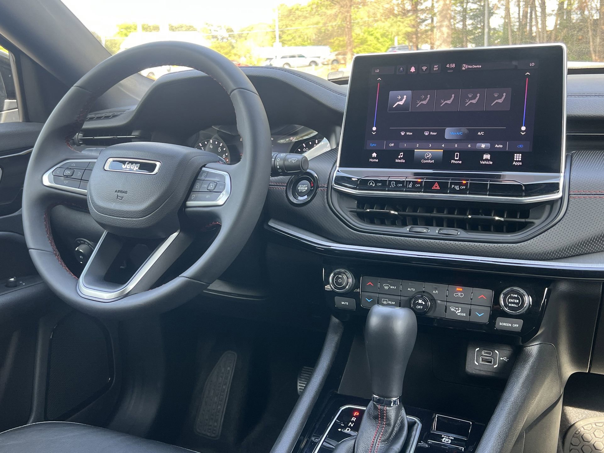 Used 2025 Jeep Compass Trailhawk image 3