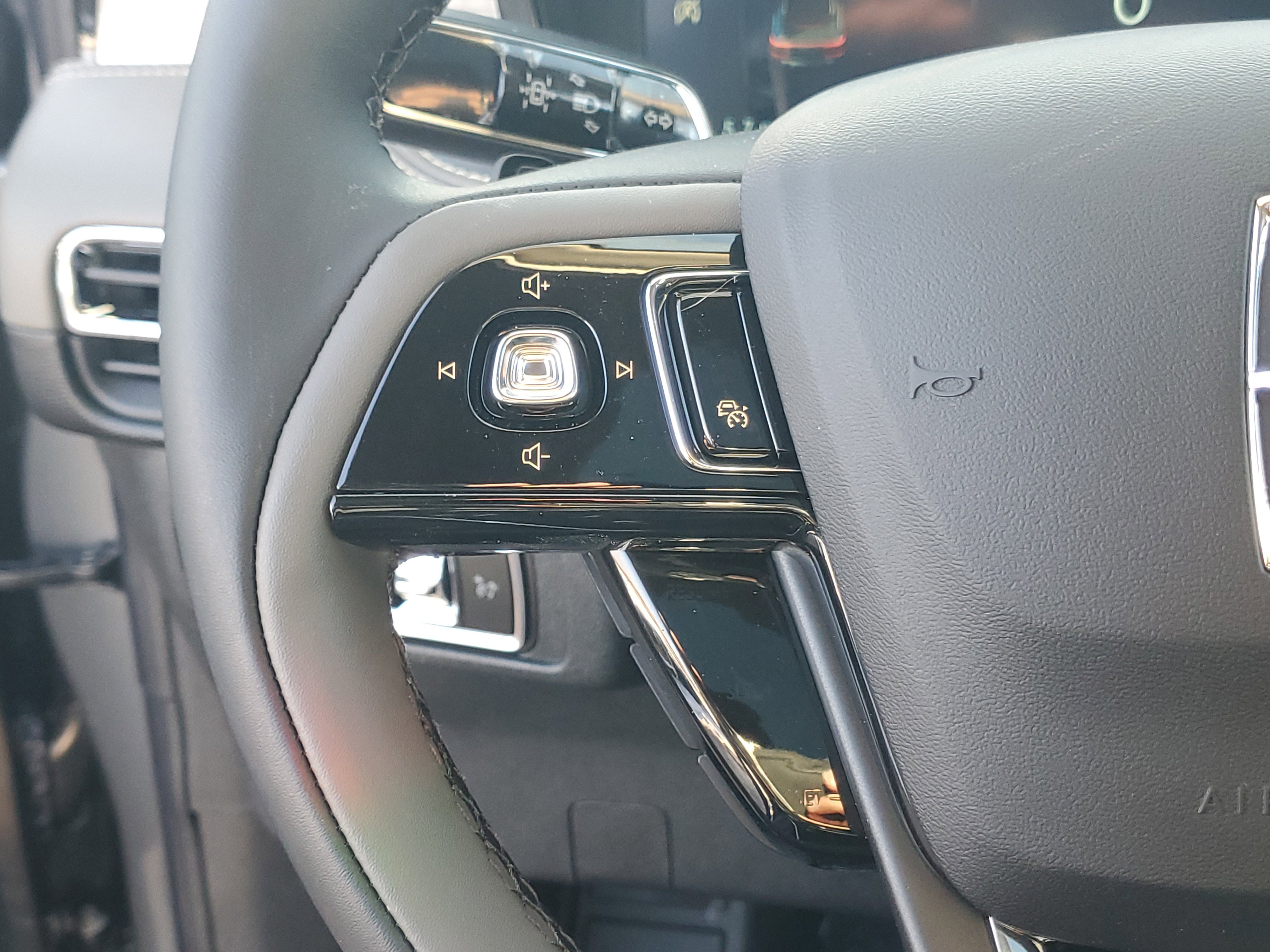 New 2026 Lincoln Corsair Premiere image 17