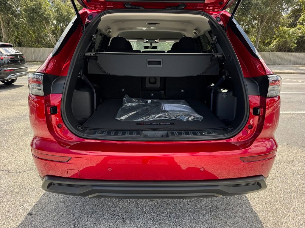 New 2025 Mitsubishi Outlander ES image 13