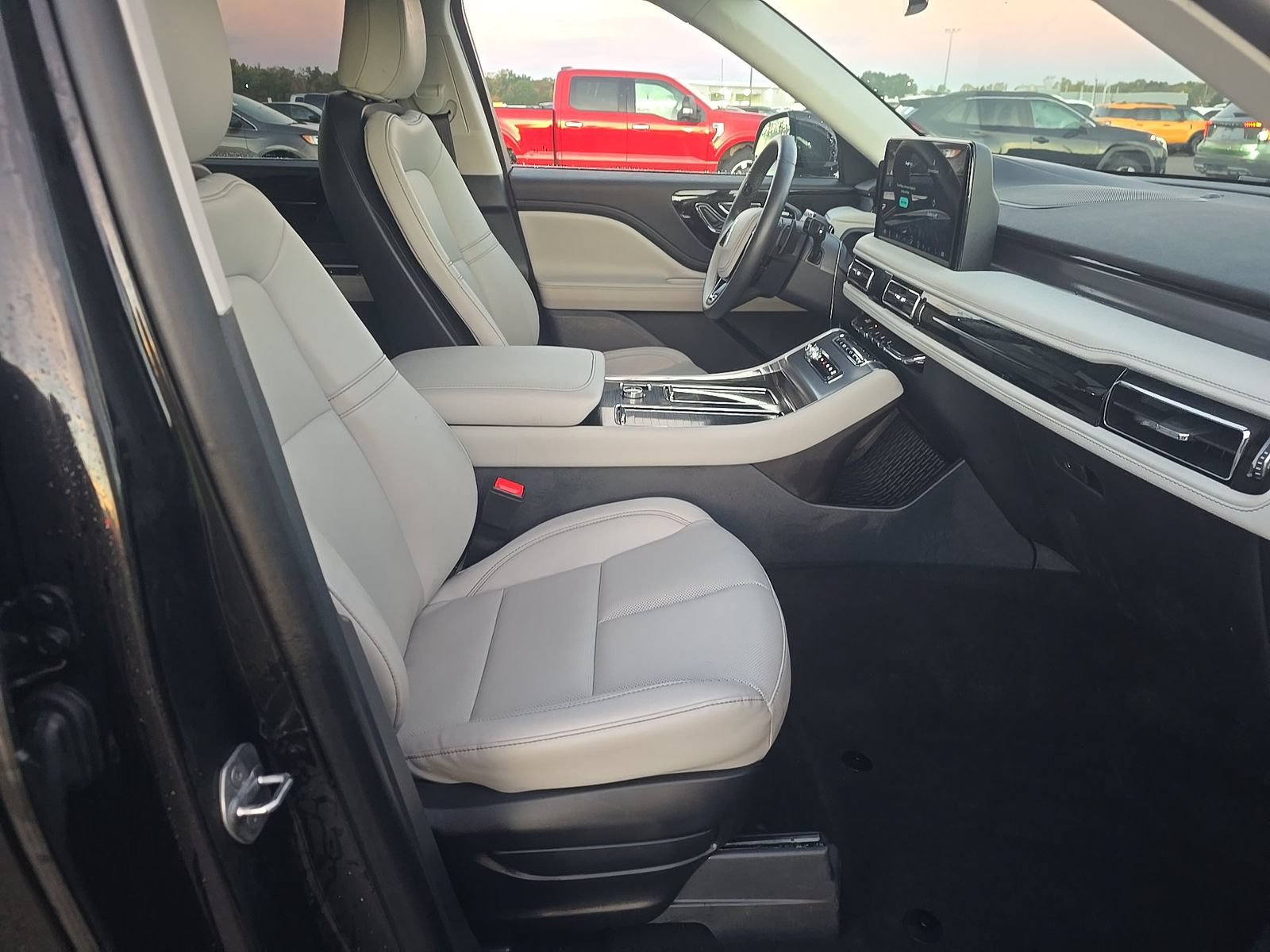 Used 2026 Lincoln Aviator AWD image 22