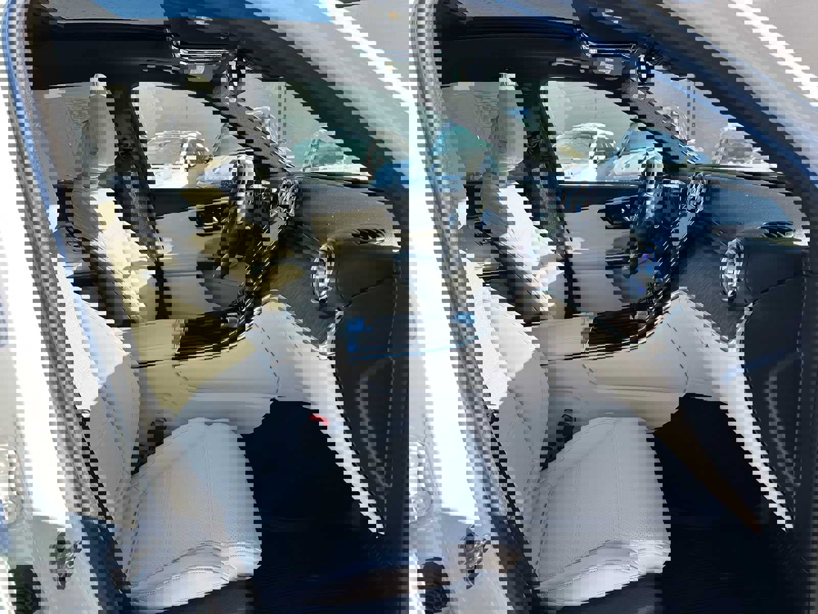 Used 2025 Mercedes-Benz GLC 350e 4MATIC image 10