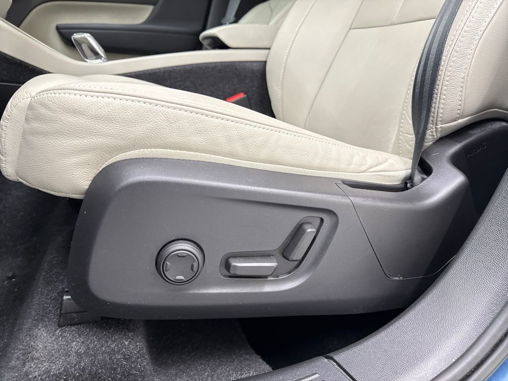 Used 2023 Volvo XC40 B5 Plus w/ Driver Assist Package image 14