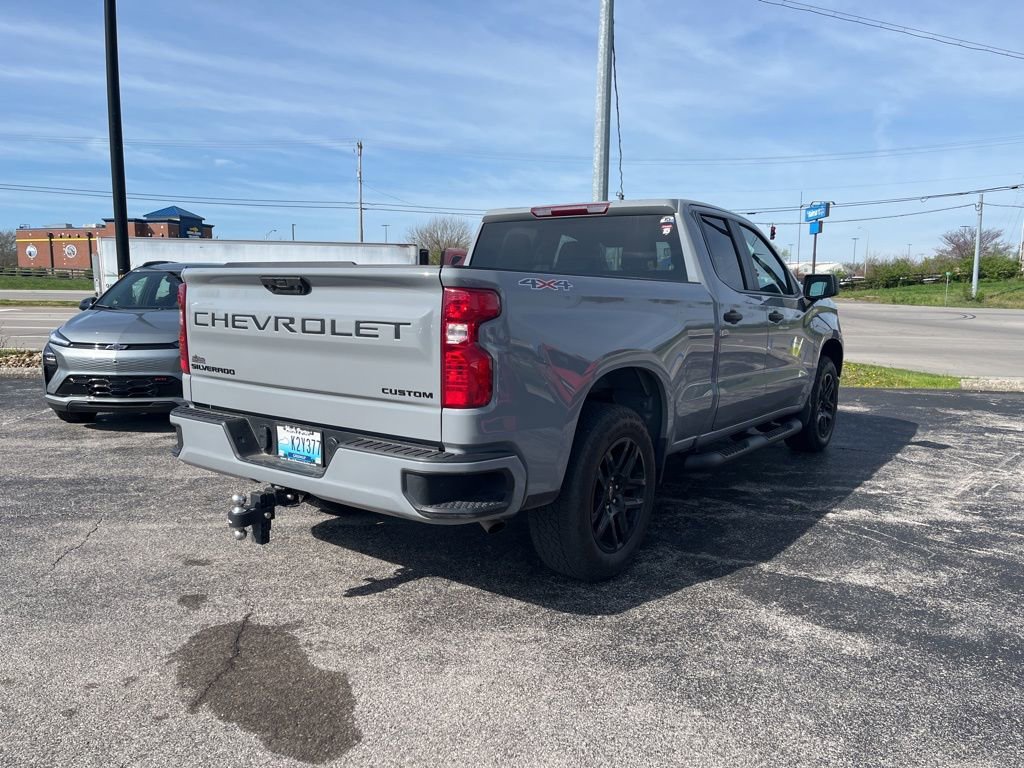 Used 2024 Chevrolet Silverado 1500 Custom w/ Turbomax Blackout Package image 3