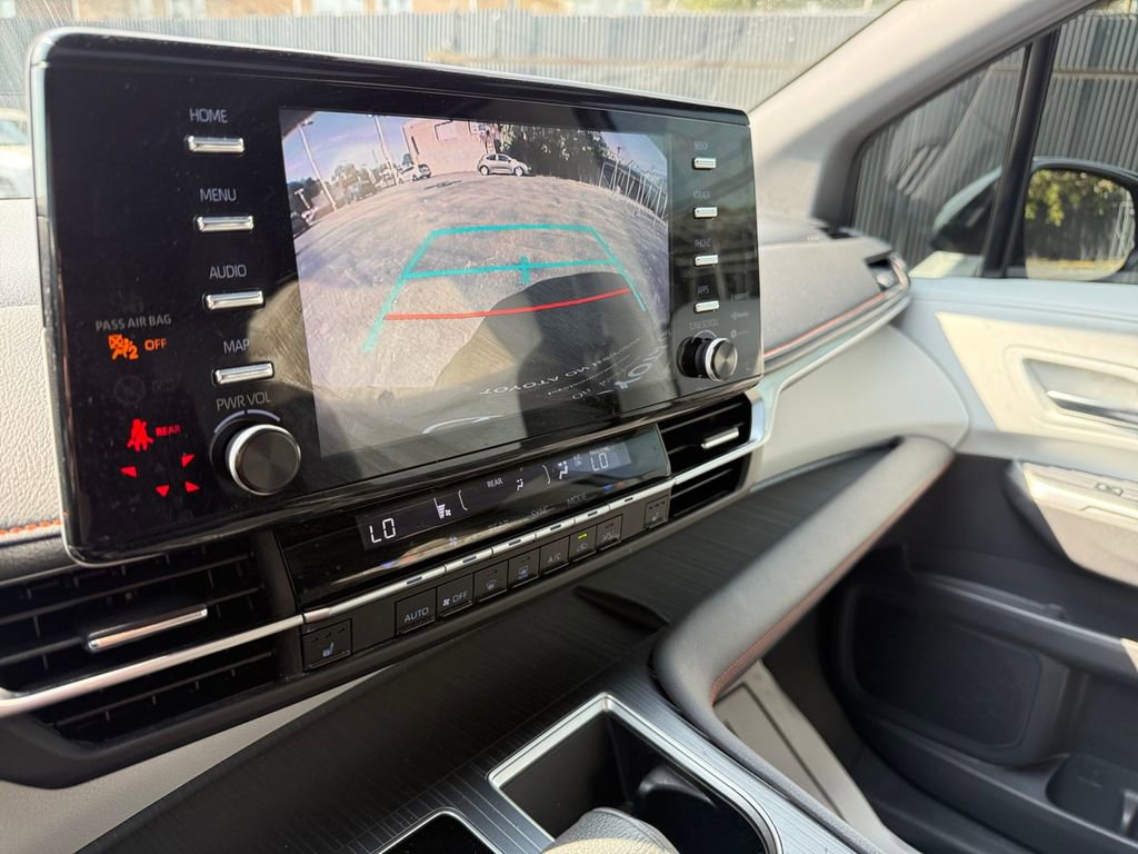 Certified 2022 Toyota Sienna XSE image 17