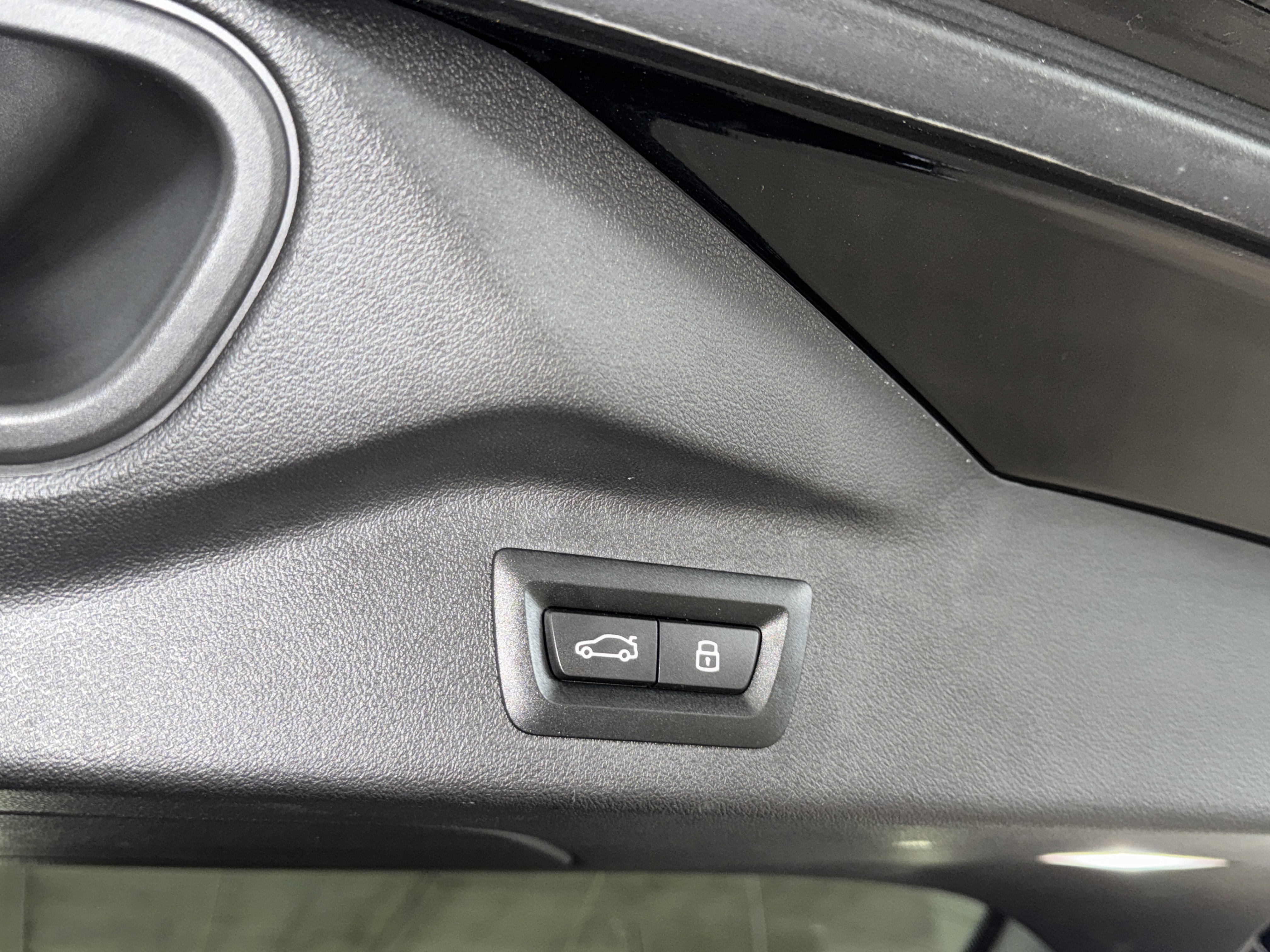 Certified 2025 BMW X7 xDrive40i w/ M Sport Package image 15