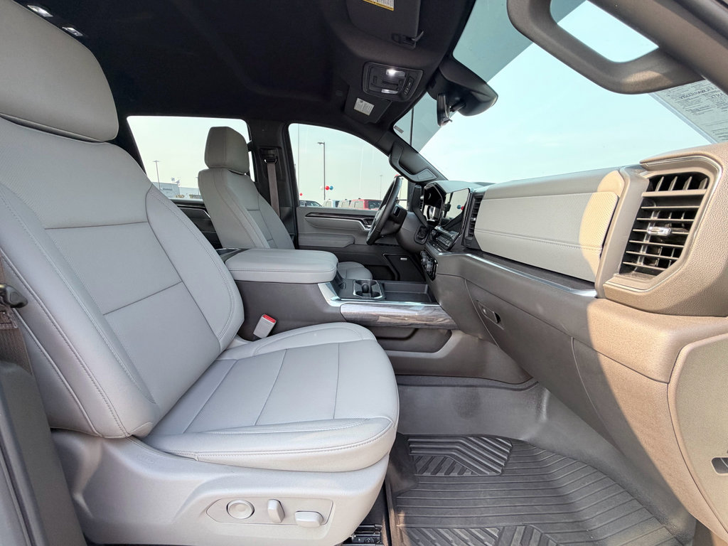 Used 2026 Chevrolet Silverado 2500 LTZ w/ LTZ Premium Package image 24