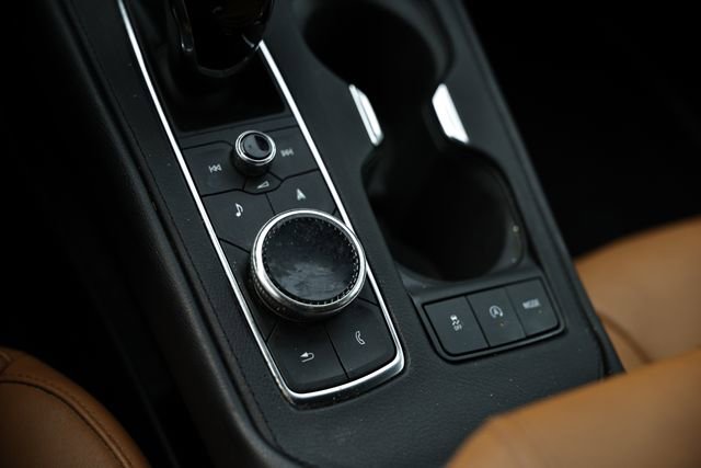 Used 2021 Cadillac XT4 Premium Luxury image 38