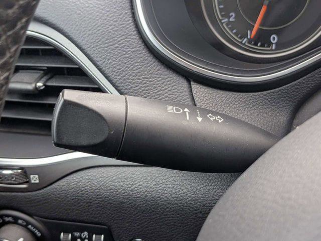 Certified 2019 Jeep Cherokee Latitude Plus w/ Comfort/Convenience Group FWD image 28