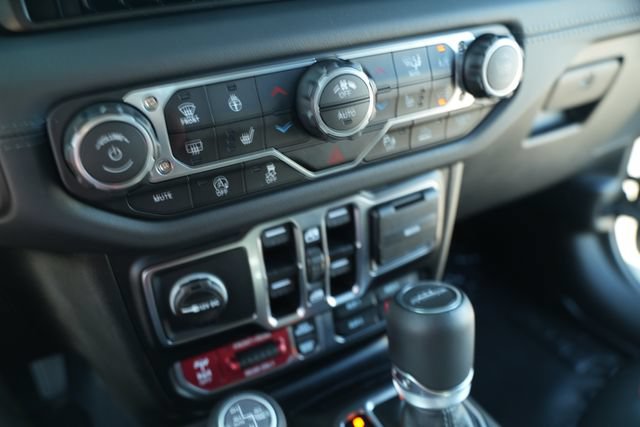 Used 2025 Jeep Gladiator Rubicon AWD/4WD image 34