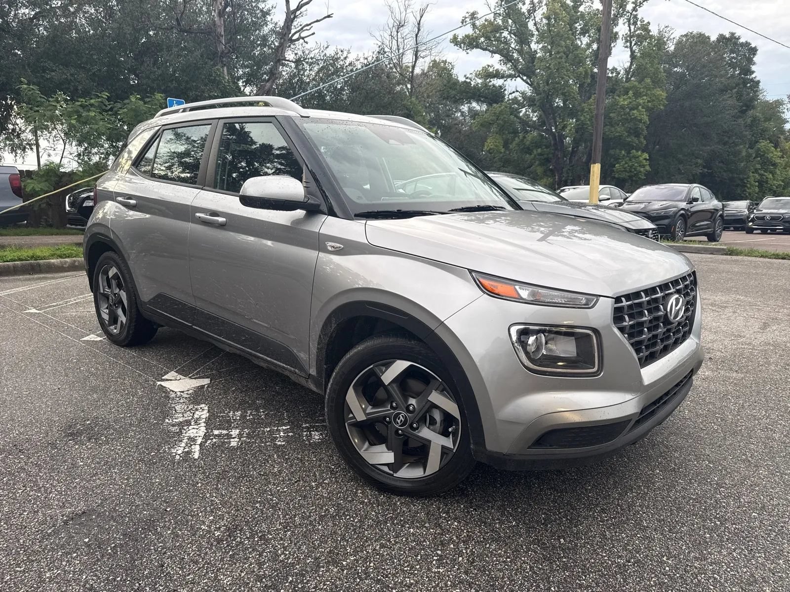 Used 2024 Hyundai Venue SEL FWD image 7