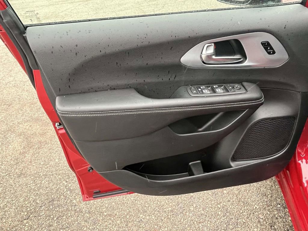 New 2026 Chrysler Pacifica Limited w/ S Appearance Package image 13