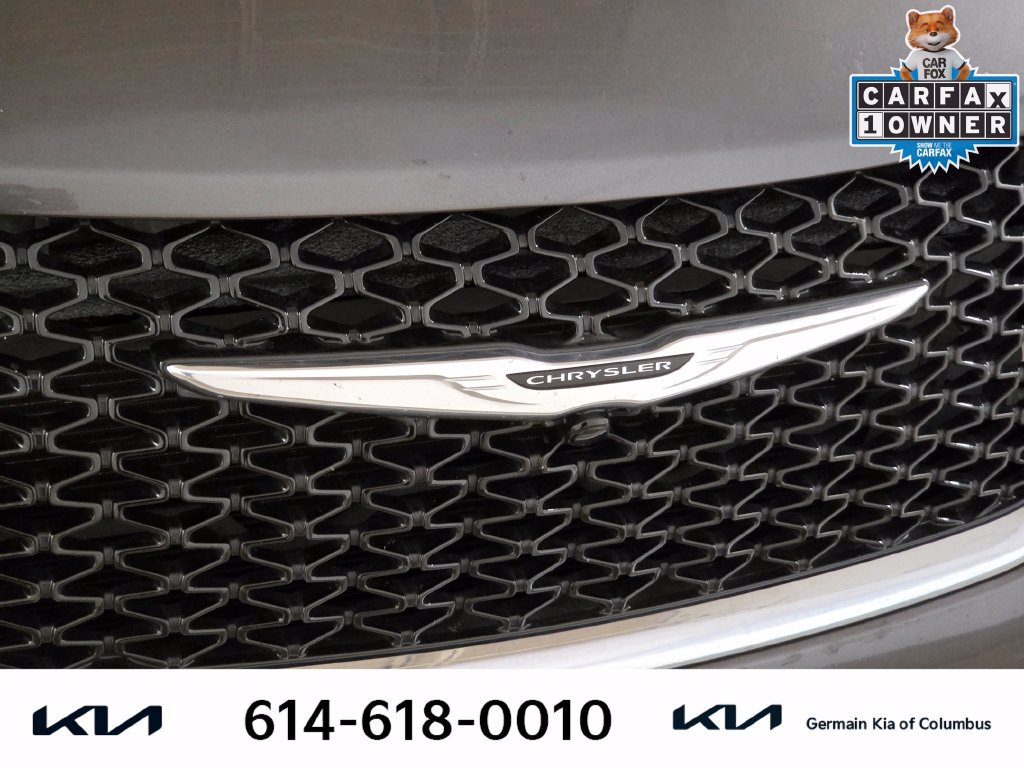 Used 2023 Chrysler Pacifica Touring-L FWD image 13