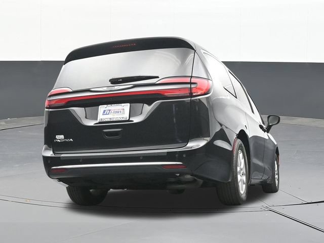 Used 2024 Chrysler Pacifica Touring FWD image 42