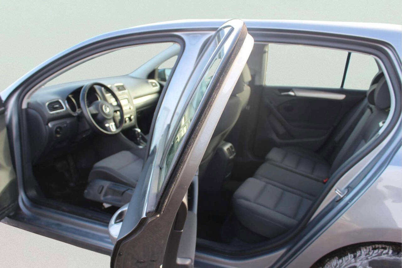 Used 2013 Volkswagen Golf 4-Door image 7