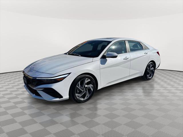 Certified 2025 Hyundai Elantra SEL FWD image 3