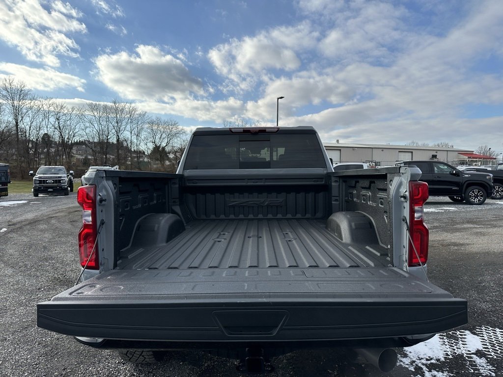 Used 2024 Chevrolet Silverado 2500 ZR2 w/ Technology Package image 7