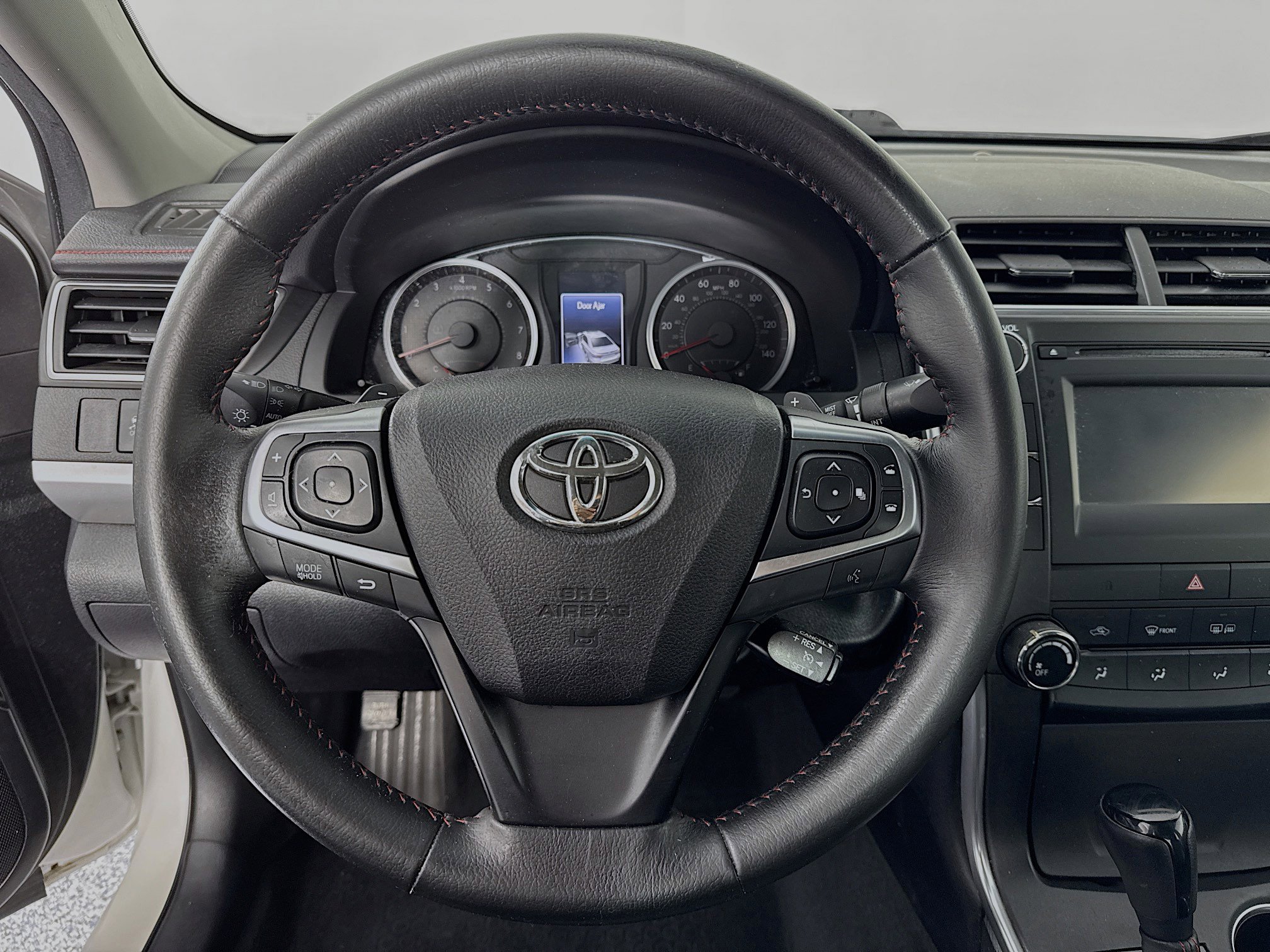Used 2015 Toyota Camry SE FWD image 11