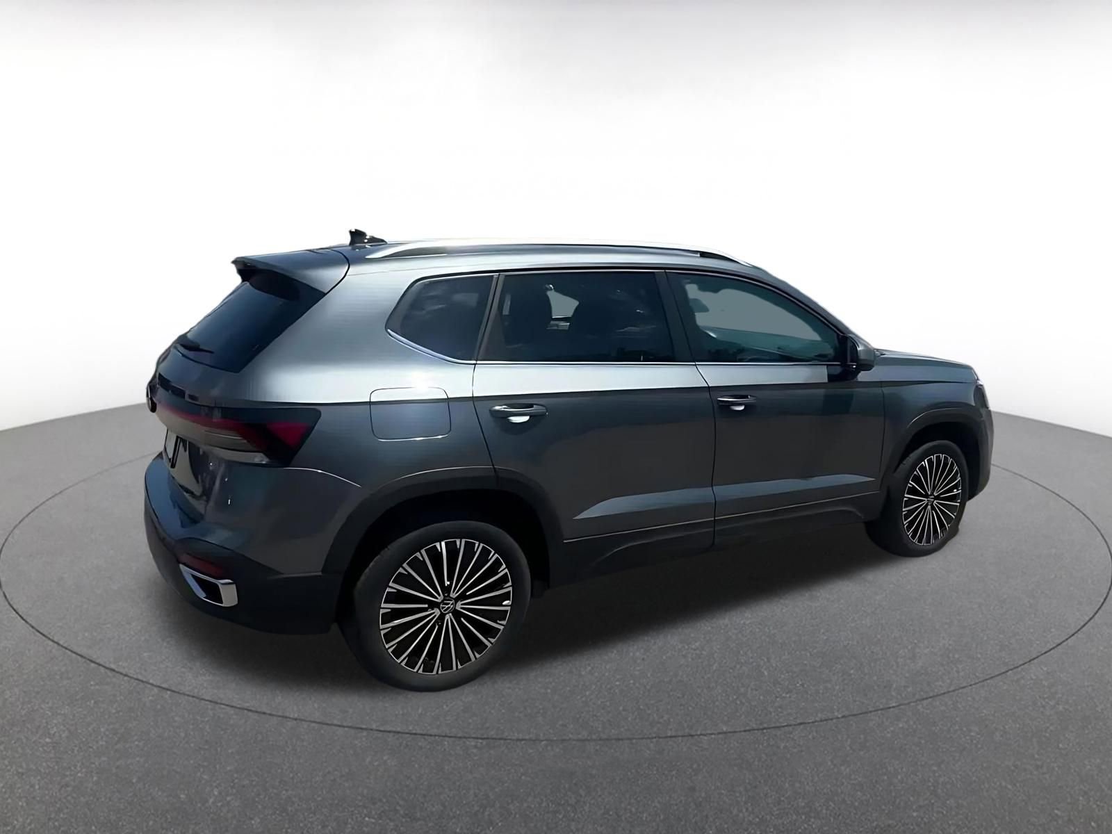 Used 2025 Volkswagen Taos SE FWD image 15