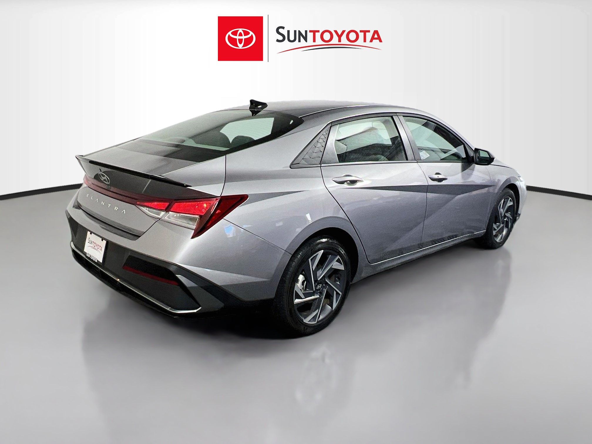 Used 2025 Hyundai Elantra Sport FWD image 4