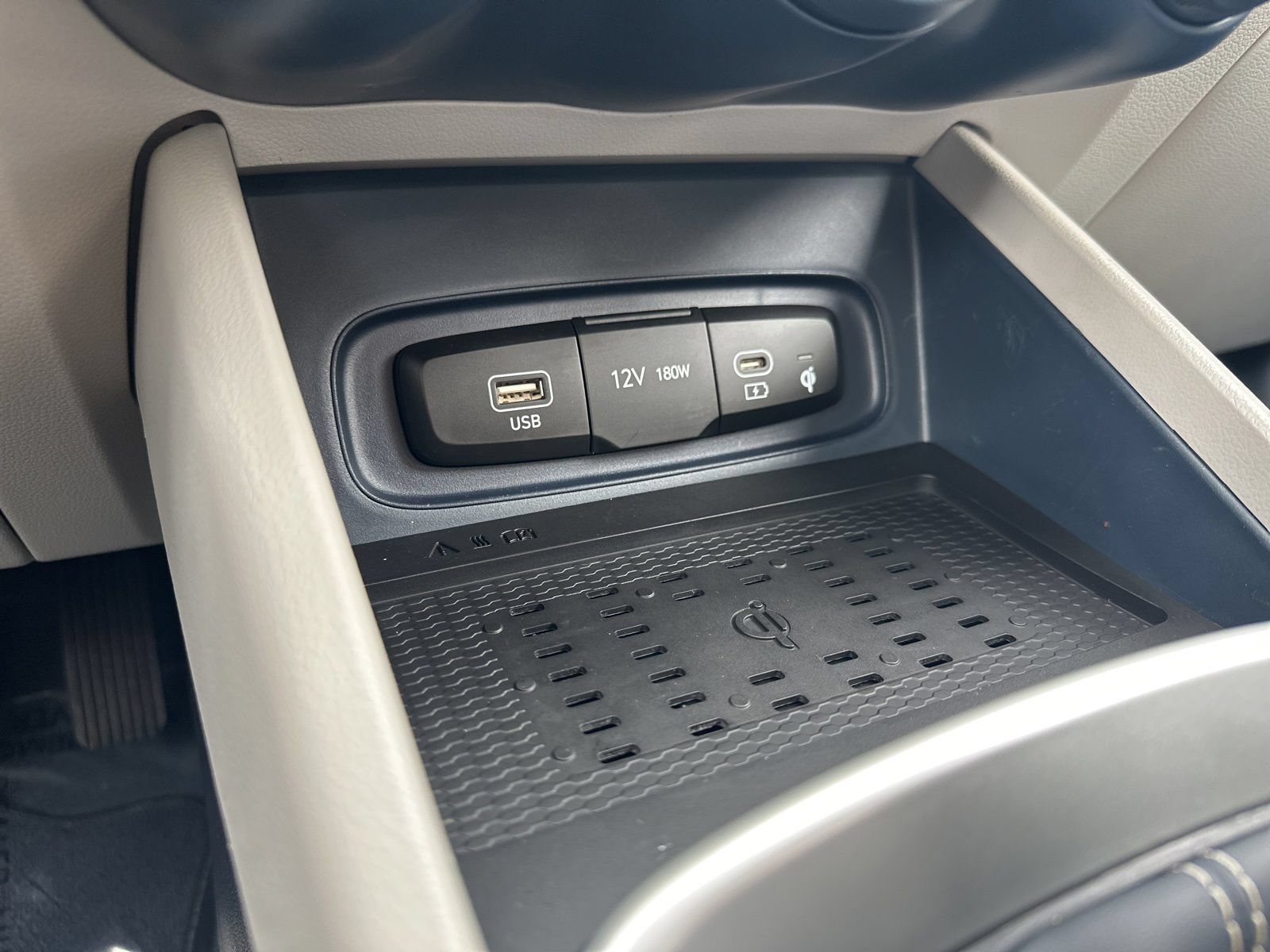 Used 2025 Hyundai Venue Limited FWD image 54
