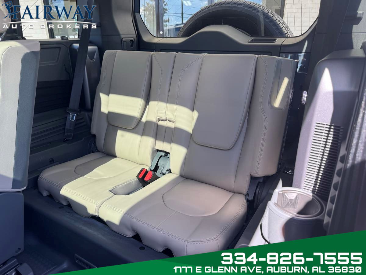 Used 2023 Land Rover Defender 110 SE AWD/4WD image 14