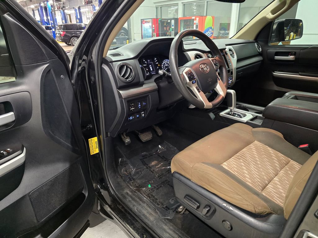 Used 2018 Toyota Tundra SR5 w/ SR5 Upgrade Package AWD/4WD image 16