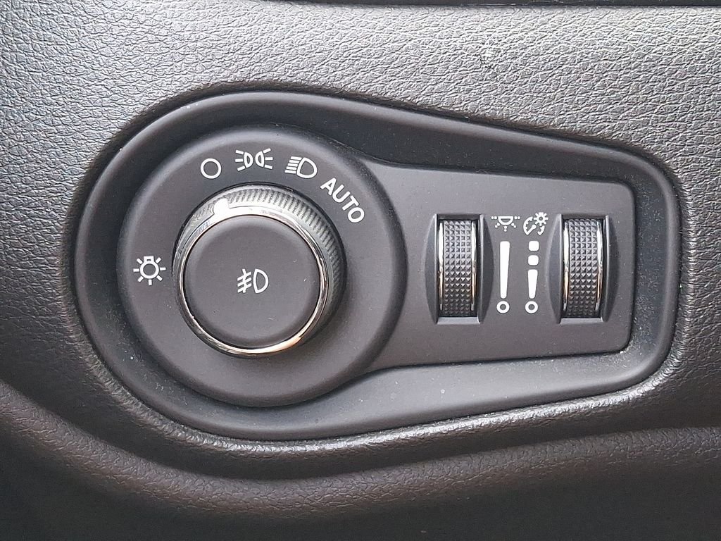 Used 2023 Jeep Renegade Altitude AWD/4WD image 26