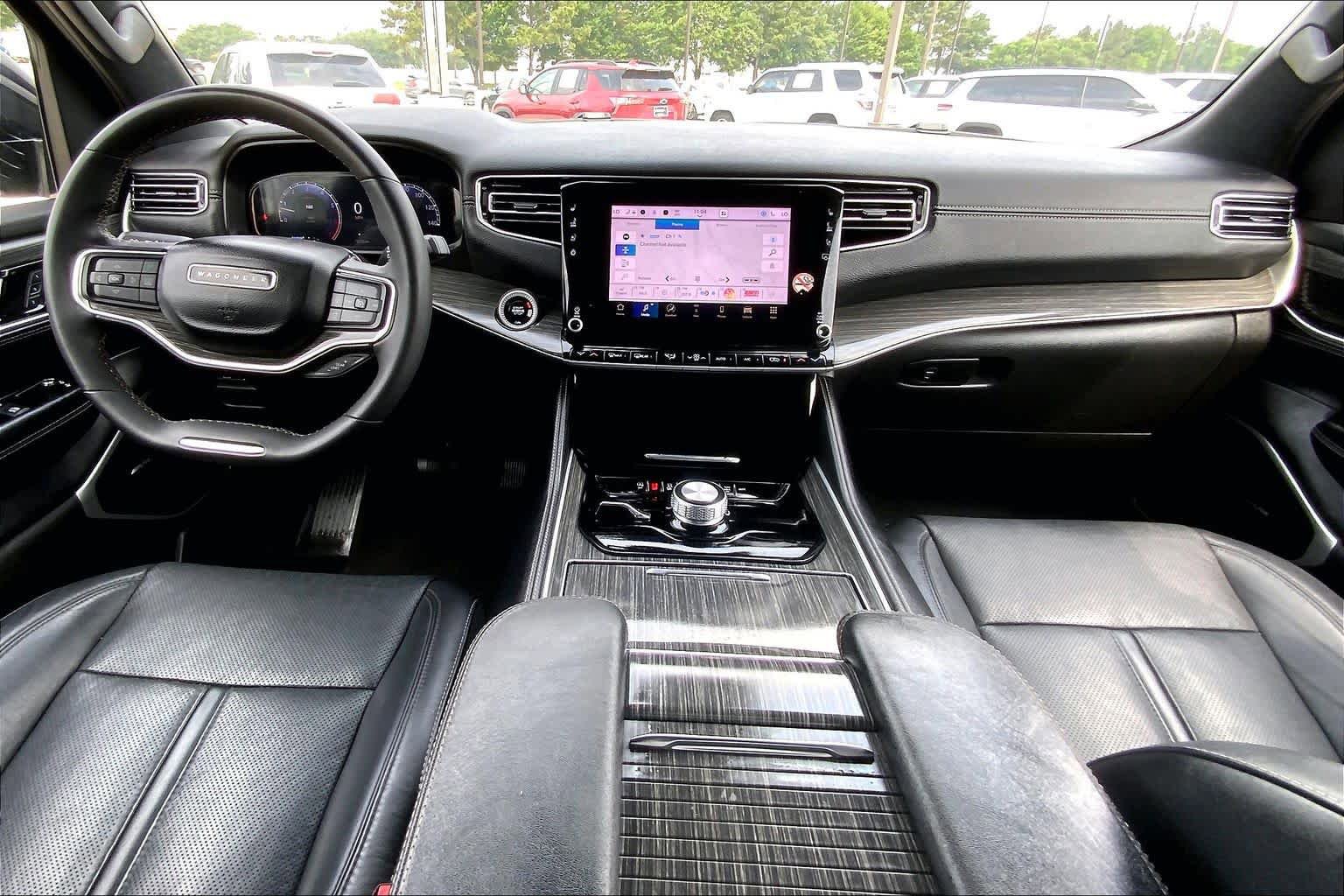 Used 2024 Jeep Wagoneer Series II w/ Flexible Seating Group AWD/4WD image 15