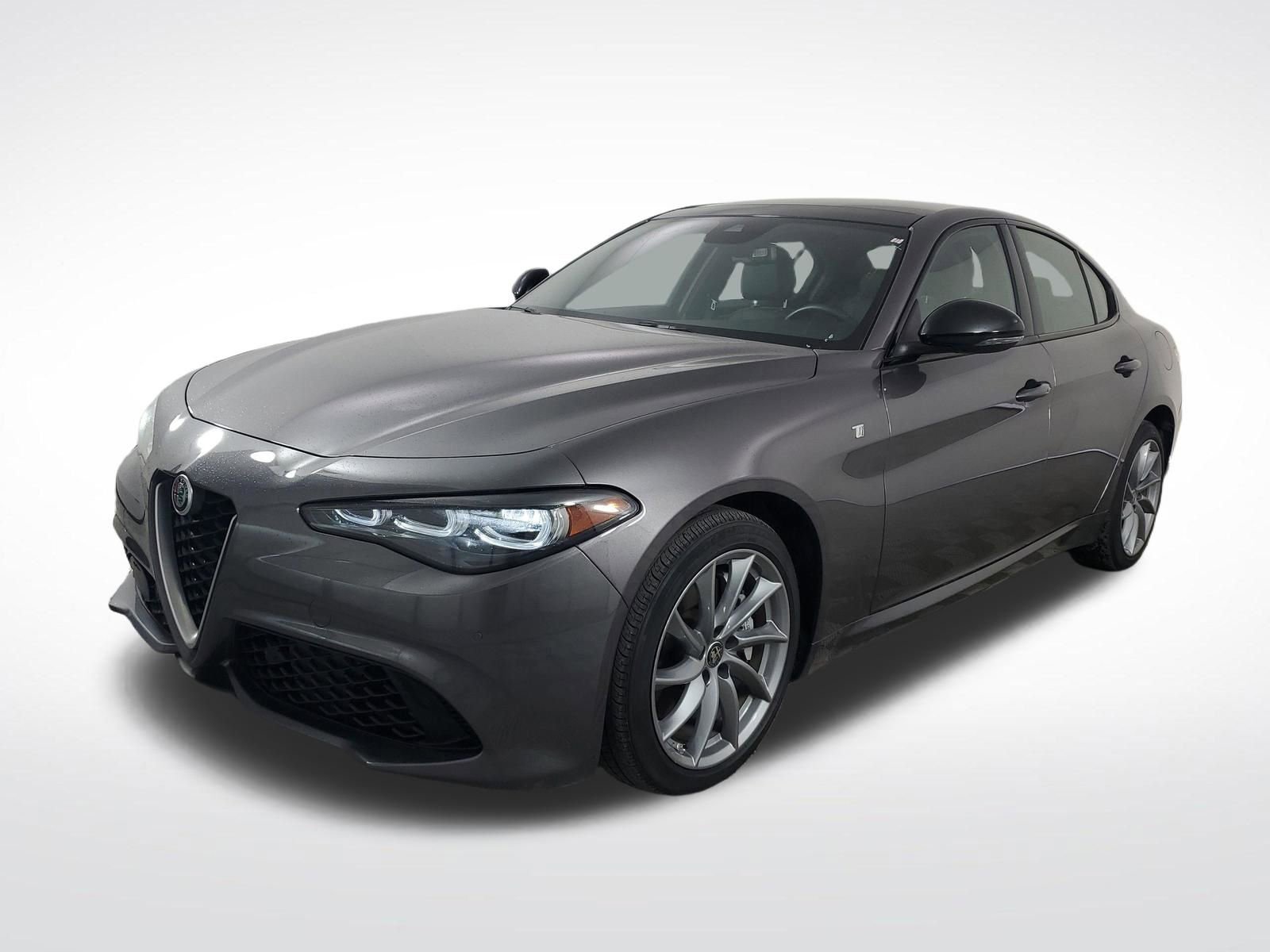 Used 2024 Alfa Romeo Giulia Ti w/ Active Assist Plus Package AWD/4WD image 4
