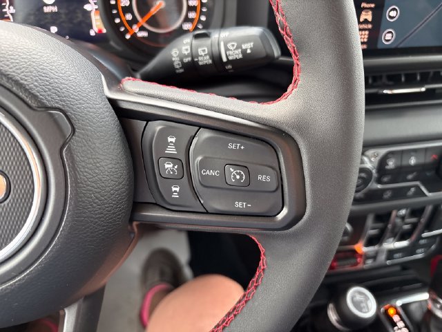 Used 2024 Jeep Wrangler Unlimited Rubicon w/ Technology Group AWD/4WD image 12