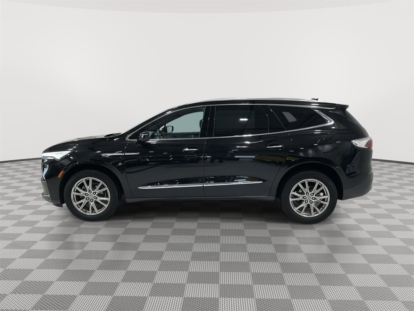 Used 2023 Buick Enclave Essence w/ Experience Buick Package image 2