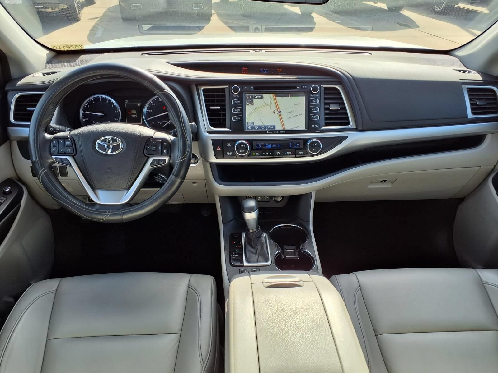 Certified 2017 Toyota Highlander XLE FWD image 9