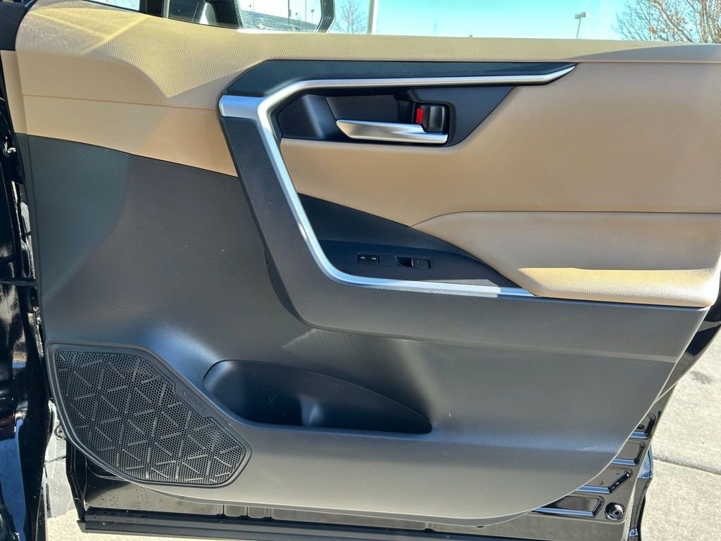 Used 2025 Toyota RAV4 XLE image 29