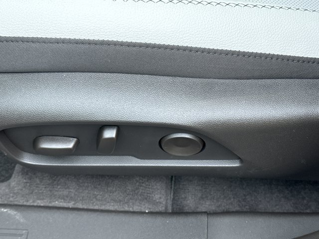 New 2026 GMC Terrain Denali w/ LPO, Black Badging Package AWD/4WD image 17