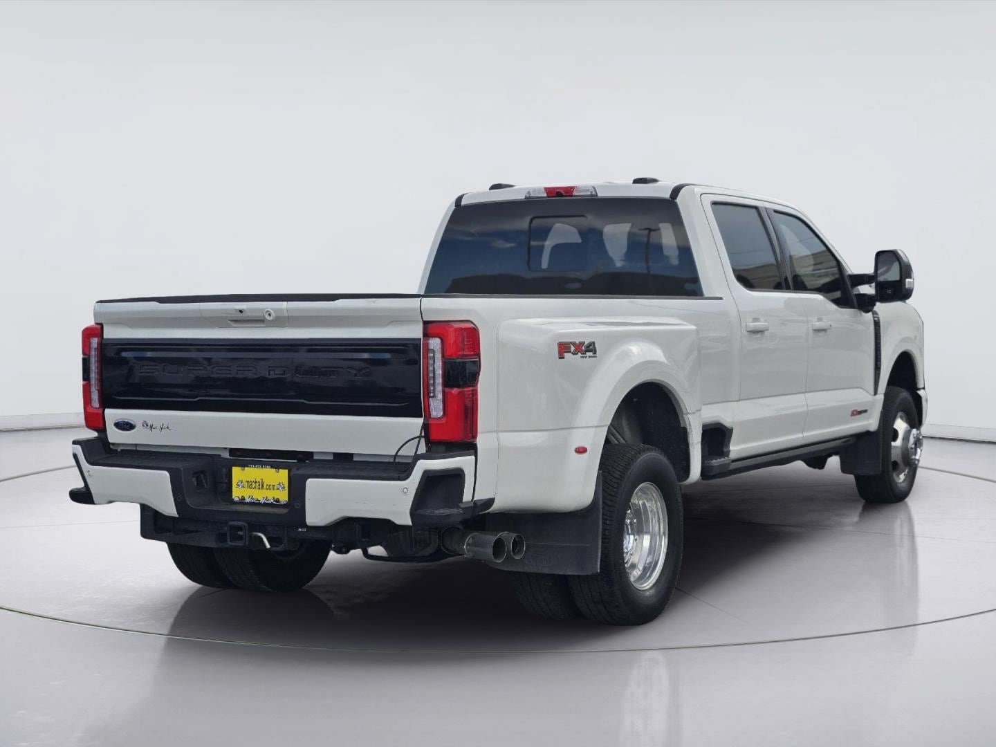 Certified 2025 Ford F350 Platinum w/ FX4 Off-Road Package AWD/4WD image 8