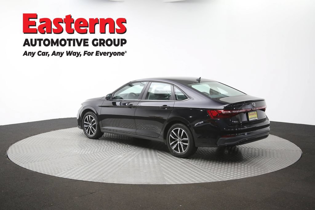 Used 2025 Volkswagen Jetta SE FWD image 62