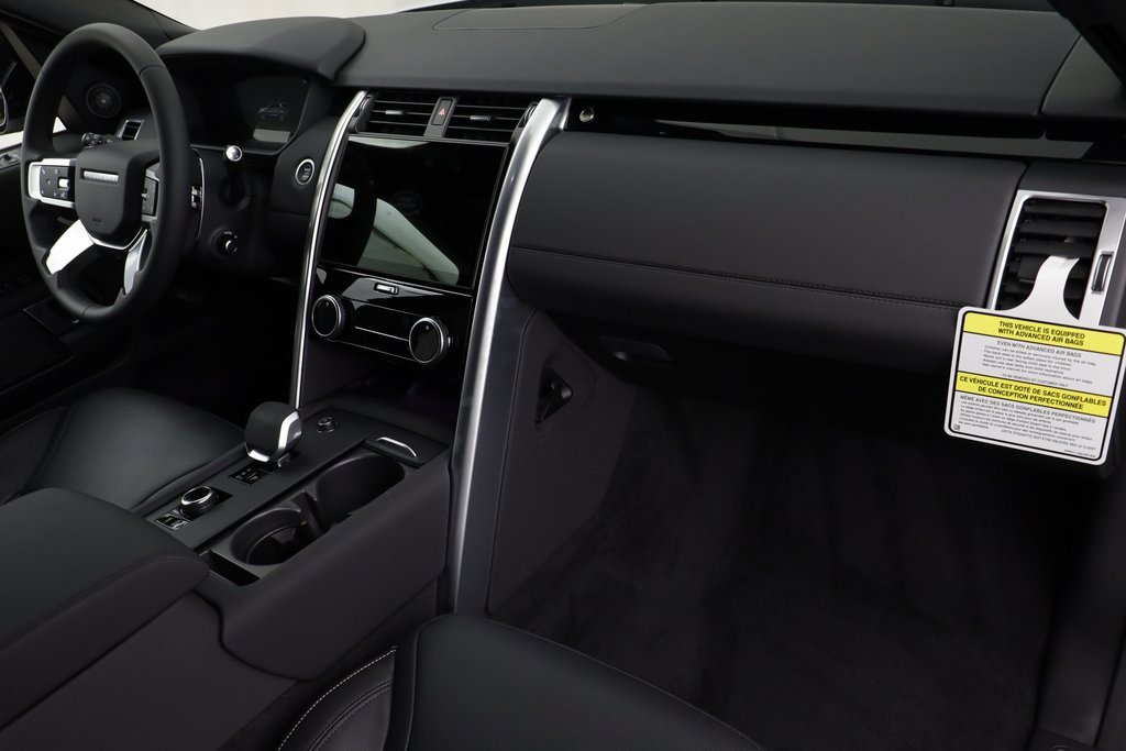 New 2025 Land Rover Discovery S image 20