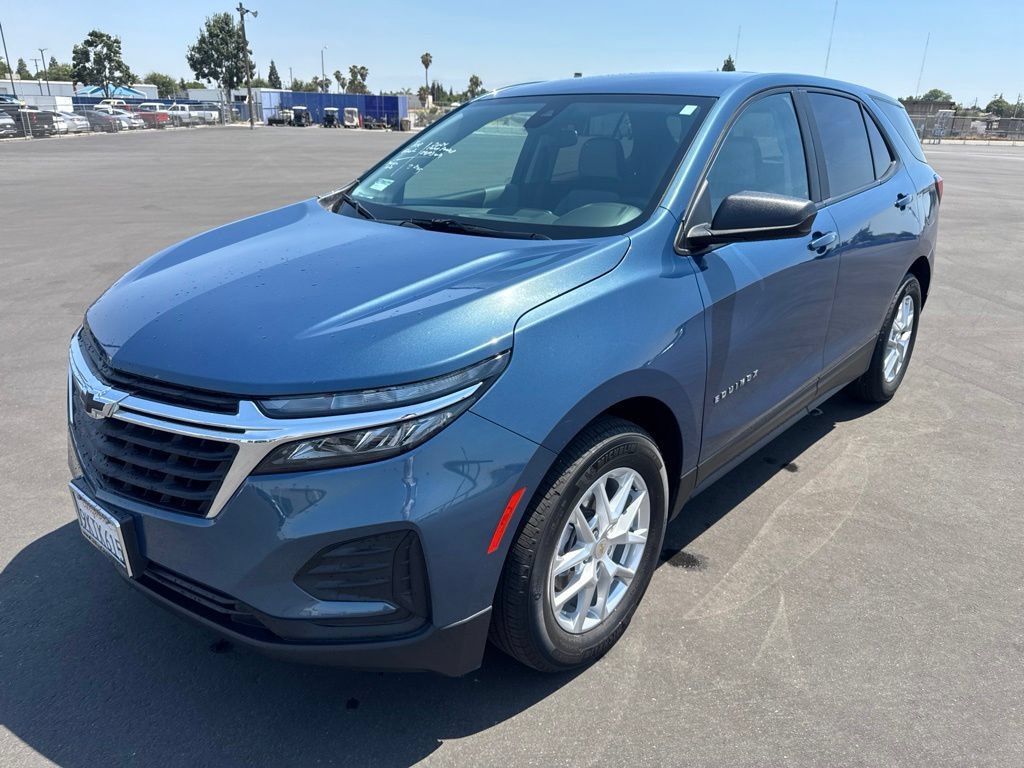 Used 2024 Chevrolet Equinox LS w/ LS Convenience Package FWD image 2