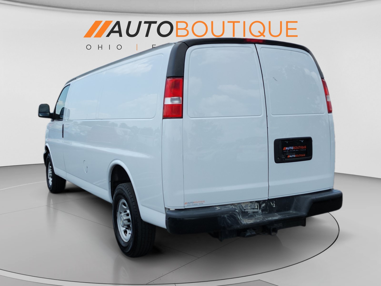 Used 2021 Chevrolet Express 3500 Extended w/ Driver Convenience Package RWD image 3