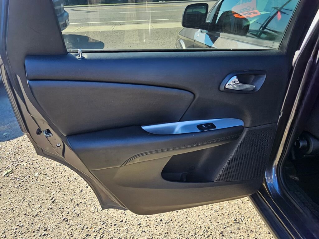 Used 2019 Dodge Journey SE image 20