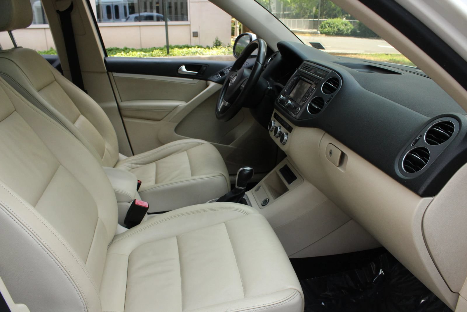 Used 2013 Volkswagen Tiguan SEL FWD image 37