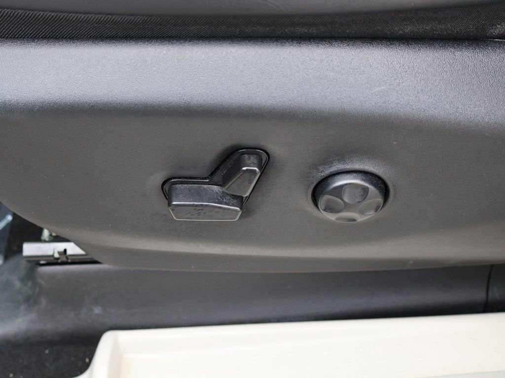 Used 2023 Chrysler Pacifica Touring-L FWD image 34