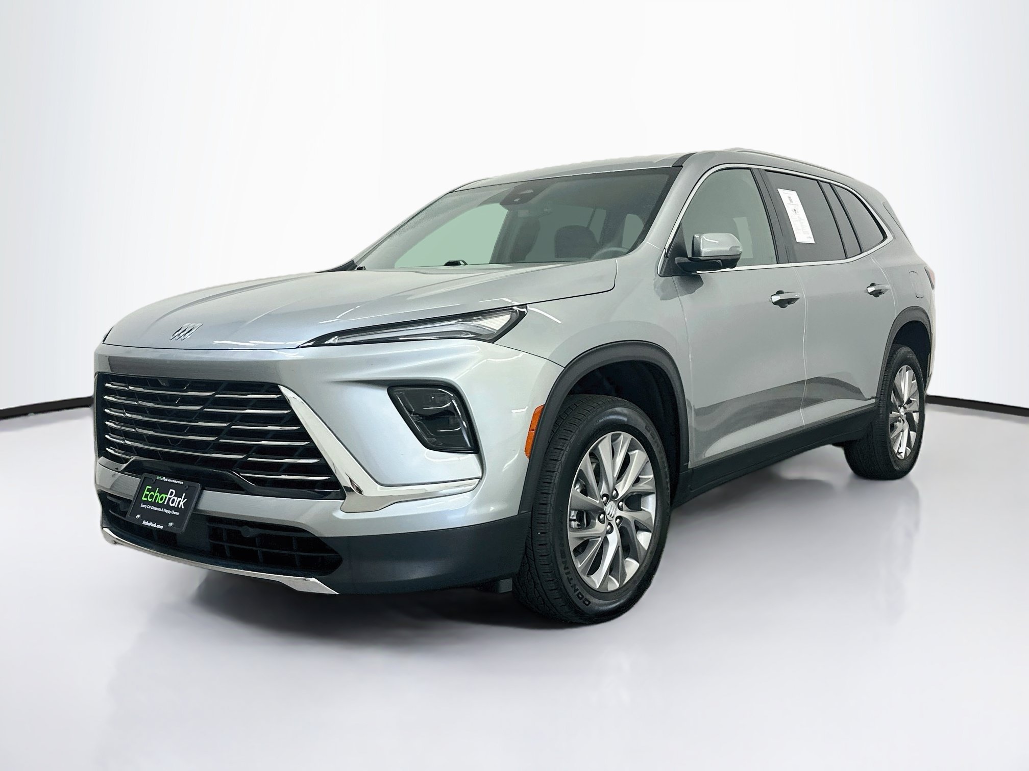 Used 2025 Buick Enclave Preferred AWD/4WD image 3